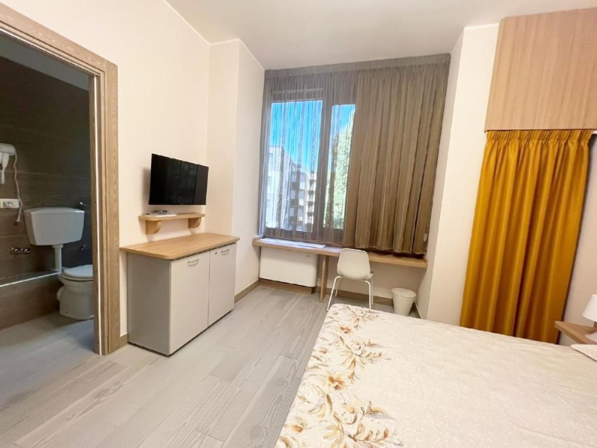 Sissi Comfort Rooms Foresteria Lombarda Monza Exterior photo