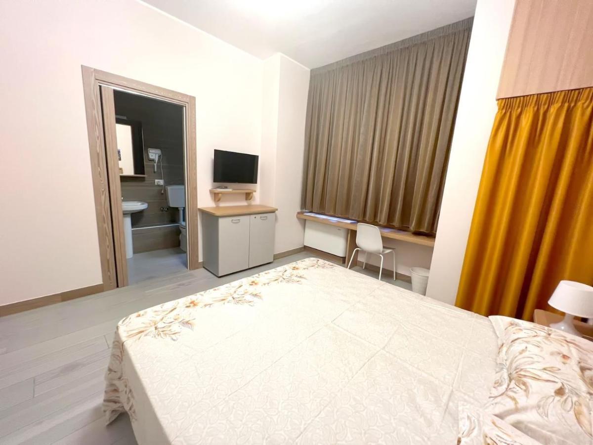 Sissi Comfort Rooms Foresteria Lombarda Monza Exterior photo