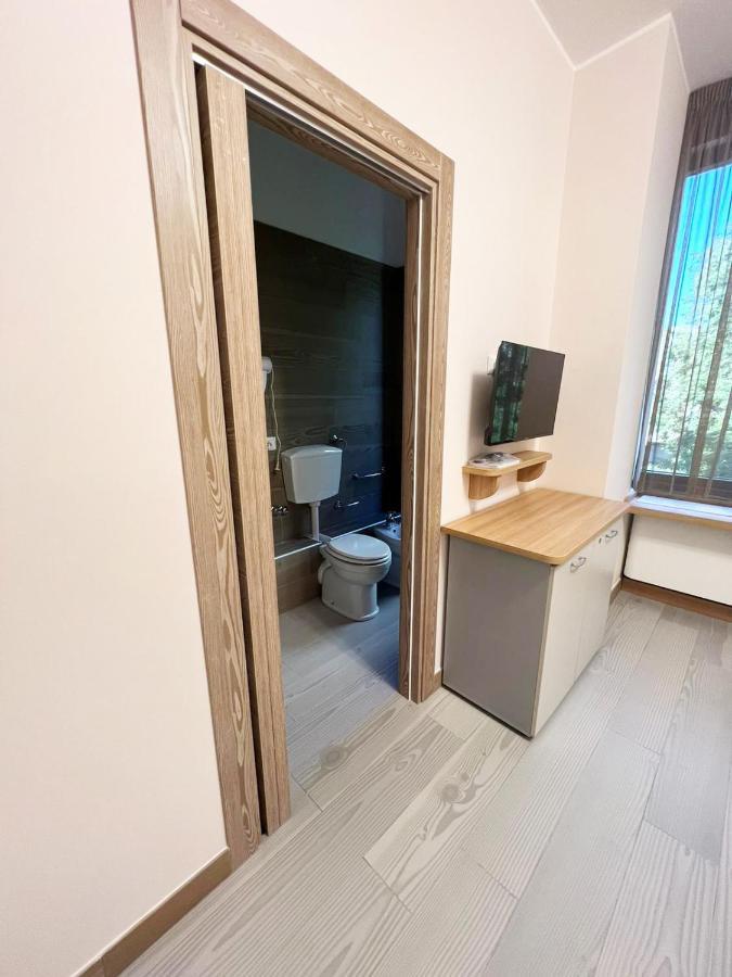 Sissi Comfort Rooms Foresteria Lombarda Monza Exterior photo