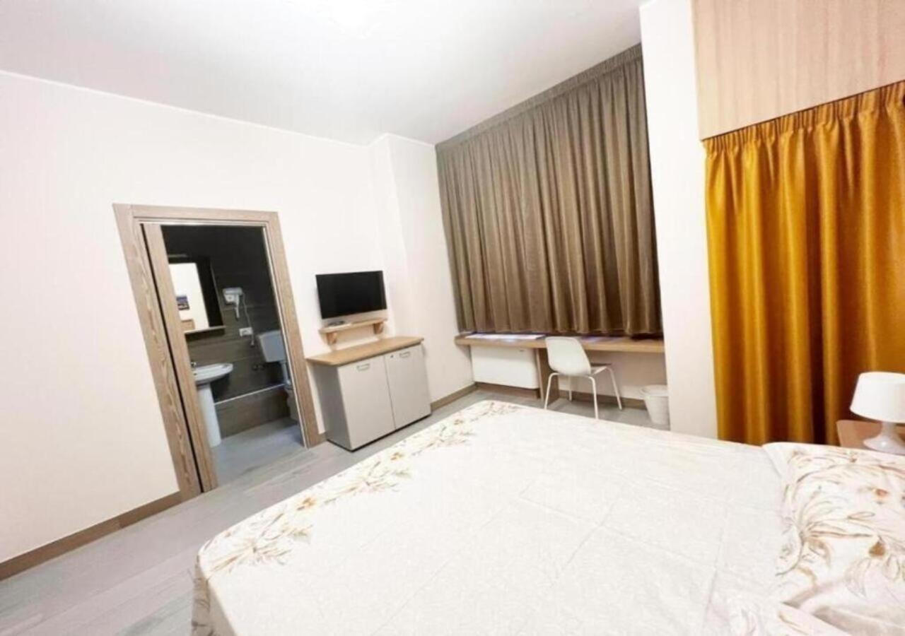Sissi Comfort Rooms Foresteria Lombarda Monza Exterior photo